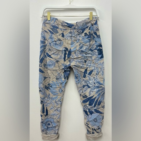 NWT Venti6 super stretchy, comfortable blue flower print crinkle joggers - Picture 2 of 2
